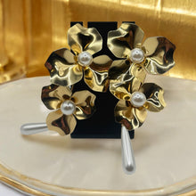 Load image into Gallery viewer, Zinnia Earrings
