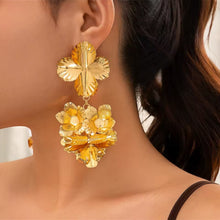 Load image into Gallery viewer, Rael Earrings
